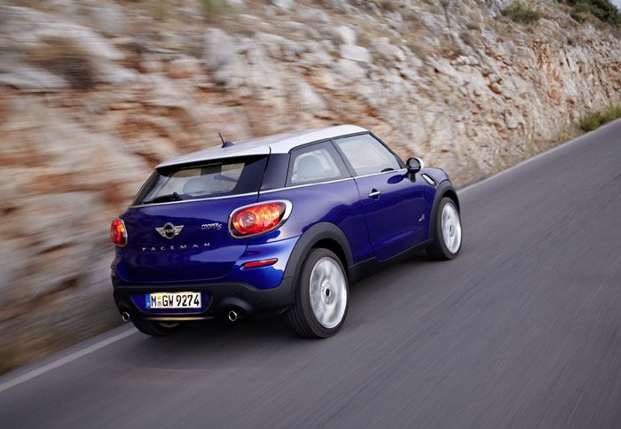 Το νέο Paceman εντυπωσιάζει με τη σχεδιαστική γλώσσα του, παραπέμποντας σε coupe.